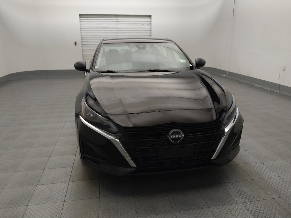 Used 2025 Nissan Altima 2.5 SV FWD image 14