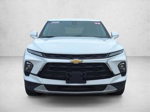 Used 2025 Chevrolet Blazer LT FWD image 2
