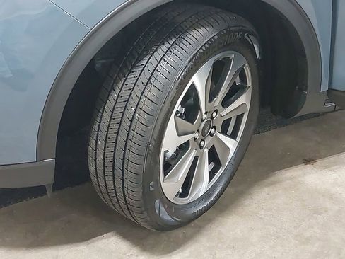 Used 2025 Ford Escape Platinum w/ Premium Technology Package image 35