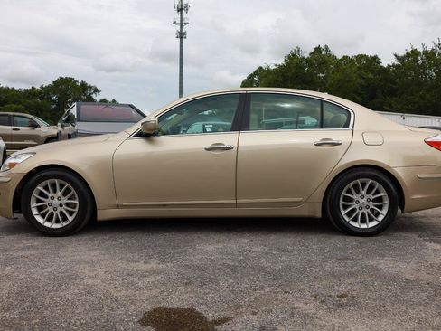 Used 2011 Hyundai Genesis 3.8 RWD image 3