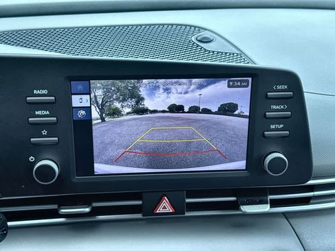 Used 2024 Hyundai Elantra SE FWD image 19