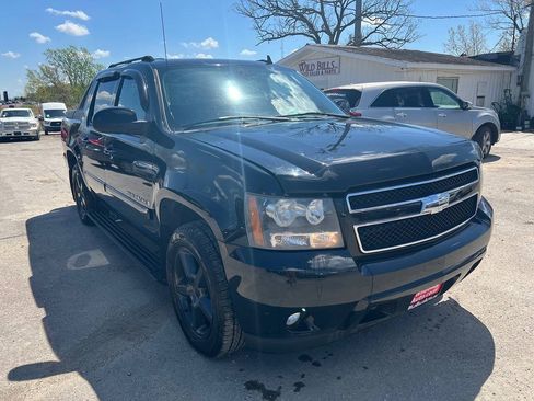 Used 2007 Chevrolet Avalanche LTZ w/ LTZ Preferred Equipment Group AWD/4WD image 3