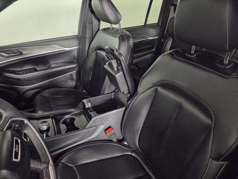 Certified 2025 Jeep Grand Cherokee Limited w/ MOPAR Finishing Package image 24