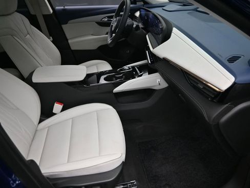 Used 2025 Buick Envision Avenir AWD/4WD image 9