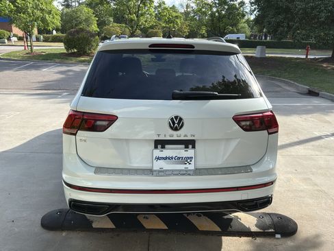 Used 2022 Volkswagen Tiguan SE R-Line image 9