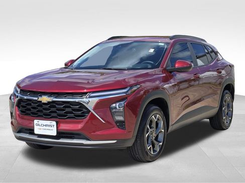 Used 2025 Chevrolet Trax LT w/ Driver Confidence Package FWD image 3