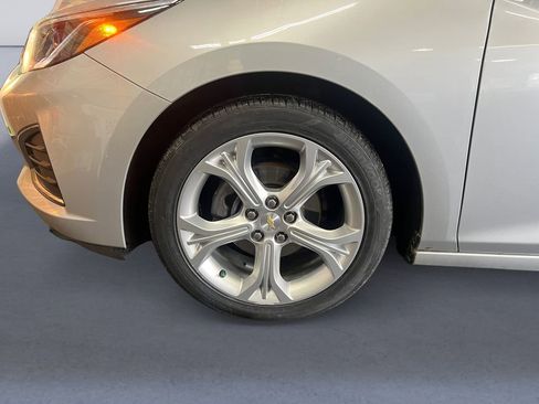 Used 2019 Chevrolet Cruze Premier image 9