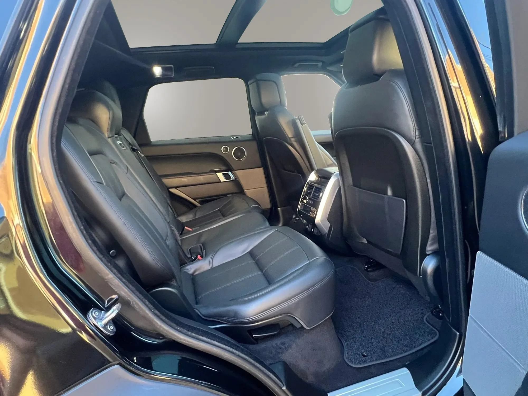 Used 2020 Land Rover Range Rover Sport HSE AWD/4WD image 29