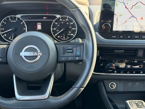 Used 2023 Nissan Rogue SL w/ SL Premium Package image 21