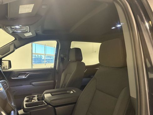 Used 2023 Chevrolet Silverado 1500 LT w/ Z71 Off-Road Package AWD/4WD image 16