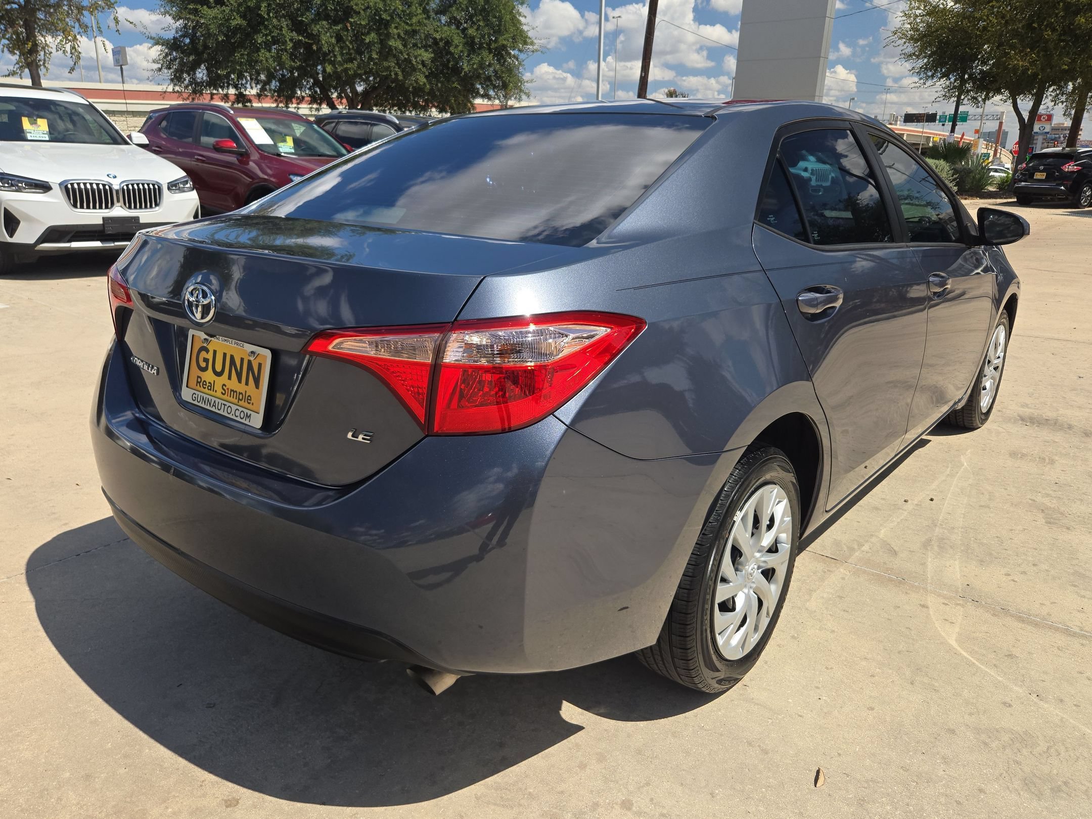 Used 2018 Toyota Corolla LE FWD image 3