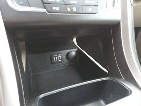 Used 2019 Ford Fusion SE image 17