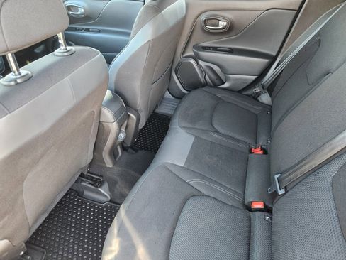 Used 2022 Jeep Renegade Altitude image 9