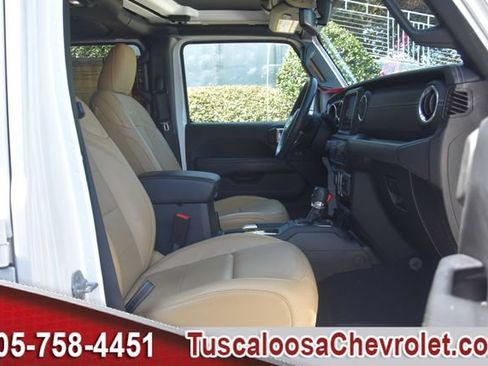 Used 2018 Jeep Wrangler Unlimited Sahara AWD/4WD image 24