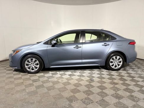 Used 2022 Toyota Corolla LE FWD image 3