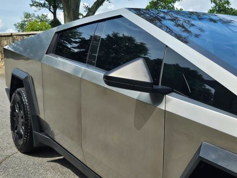 Used 2024 Tesla Cybertruck AWD Crew Cab image 21