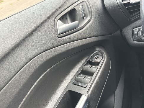 Used 2017 Ford Escape SE w/ Equipment Group 201A AWD/4WD image 25