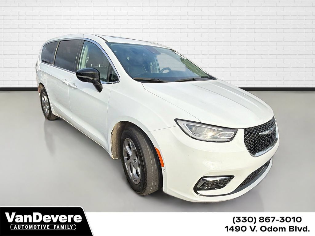 Used 2024 Chrysler Pacifica Limited FWD image 1