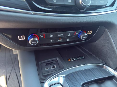 Used 2024 Buick Enclave Essence image 26