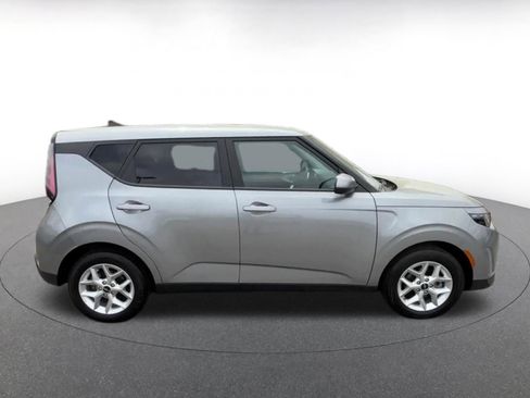 Used 2025 Kia Soul LX w/ LX Technology Package image 22