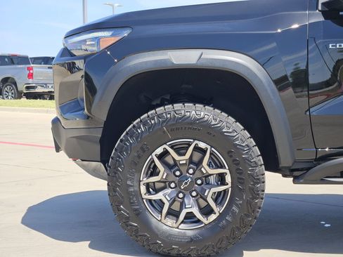 New 2026 Chevrolet Colorado ZR2 w/ Technology Package AWD/4WD image 11