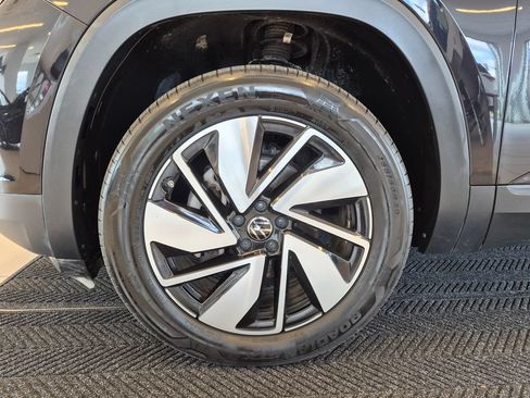 Used 2025 Volkswagen Atlas SE FWD image 12