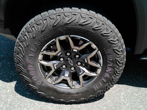 Certified 2023 Chevrolet Colorado ZR2 w/ ZR2 Convenience Package III AWD/4WD image 27