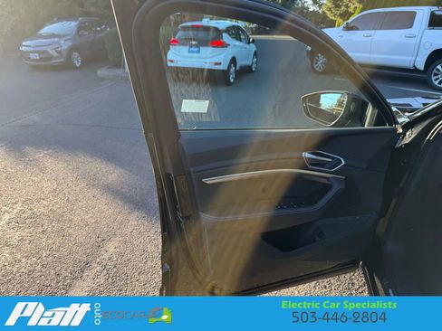 Used 2021 Audi e-tron Premium w/ Convenience Plus Package image 18