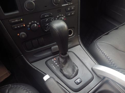 Used 2004 Volvo V70 image 10