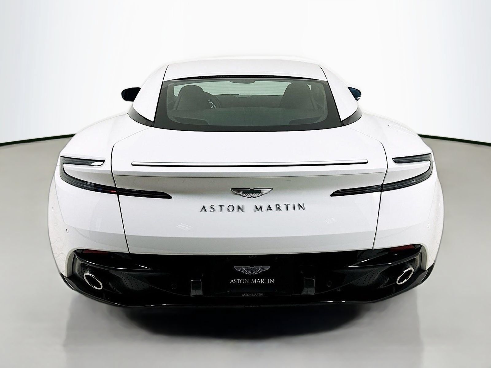 Used 2024 Aston Martin DB12 Coupe RWD image 6