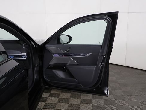 Used 2025 BMW 740i xDrive image 24