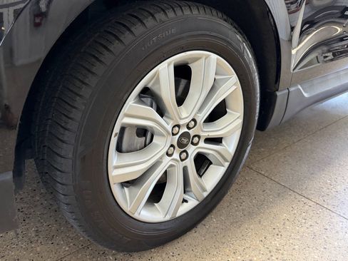 Used 2023 Ford Edge Titanium w/ Cargo Accessory Package AWD/4WD image 4