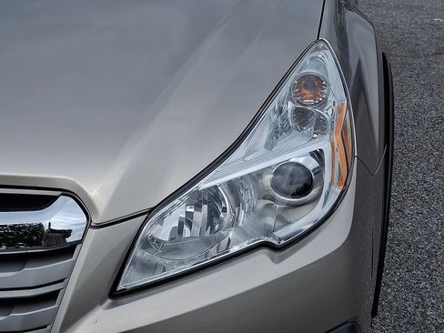 Used 2014 Subaru Outback 2.5i Premium AWD/4WD image 10