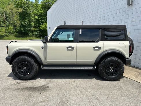 New 2026 Ford Bronco Outer Banks w/ Sasquatch Package AWD/4WD image 2