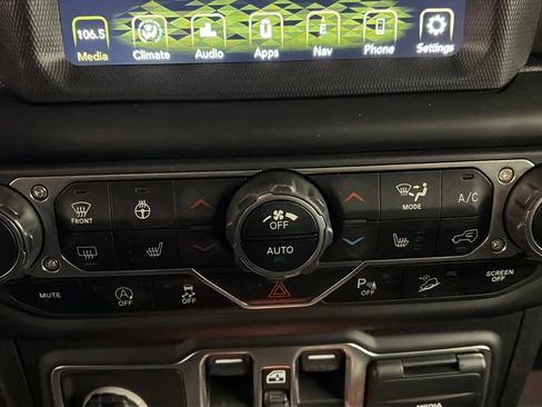 Used 2021 Jeep Wrangler Unlimited Sahara image 17