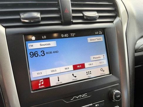 Used 2019 Ford Fusion SE FWD image 21