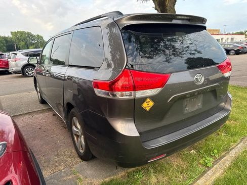 Used 2014 Toyota Sienna LE FWD image 4