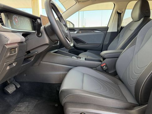 Used 2026 Volkswagen Tiguan SE AWD/4WD image 23