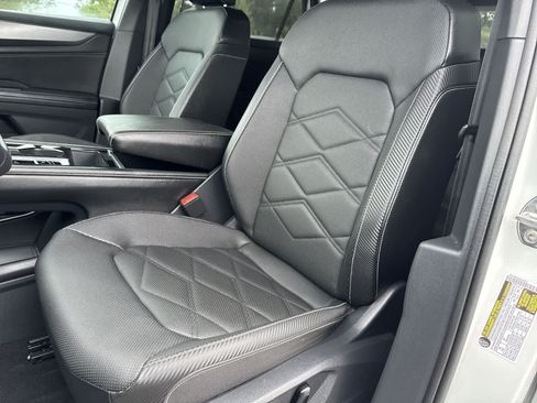 Certified 2024 Volkswagen Atlas Cross Sport SE FWD image 23