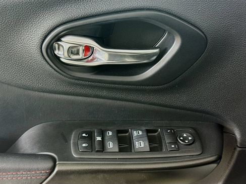 Used 2022 Jeep Cherokee Trailhawk w/ Sun, Sound & Nav Group AWD/4WD image 20