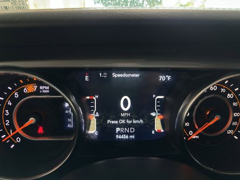 Used 2018 Jeep Wrangler Unlimited Sahara image 17