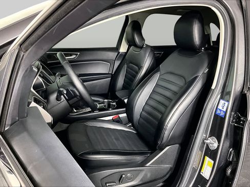 Used 2018 Ford Edge SEL w/ Equipment Group 201A FWD image 7