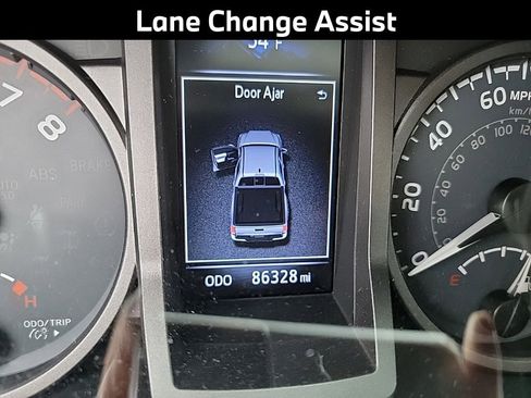 Used 2016 Toyota Tacoma TRD Sport image 12