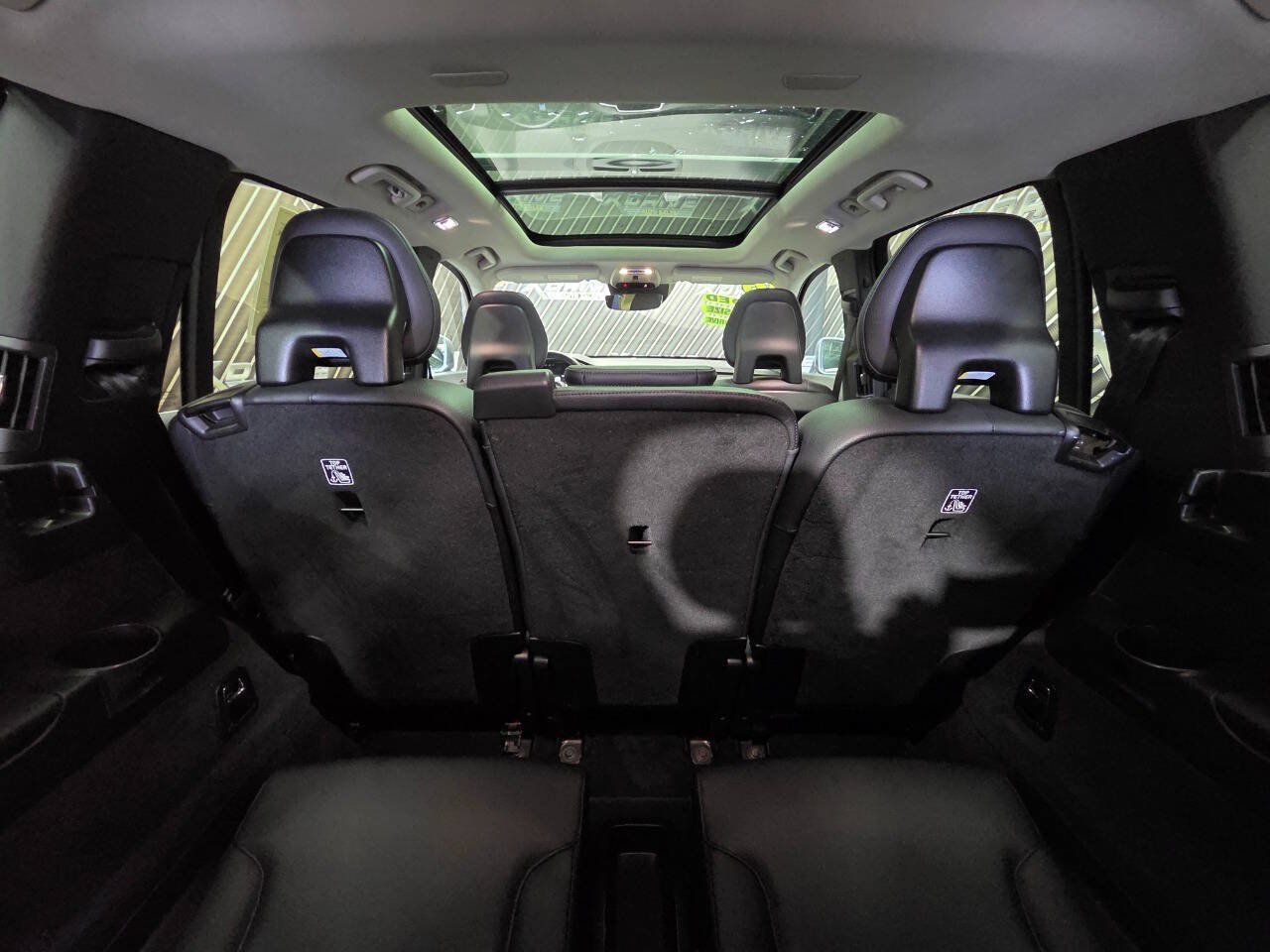 Used 2016 Volvo XC90 T6 Momentum w/ Momentum Plus Package AWD/4WD image 35