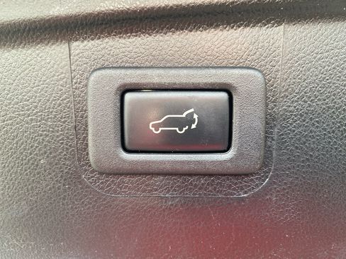 Used 2019 Subaru Outback 2.5i Limited w/ Popular Package #2 image 9