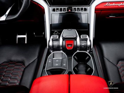 Used 2022 Lamborghini Urus AWD/4WD image 34