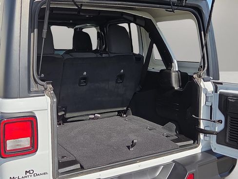 Used 2025 Jeep Wrangler Unlimited Sport AWD/4WD image 18