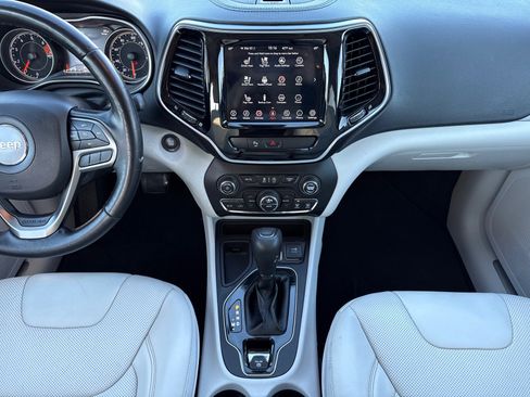 Used 2020 Jeep Cherokee Limited w/ Luxury Group FWD image 21