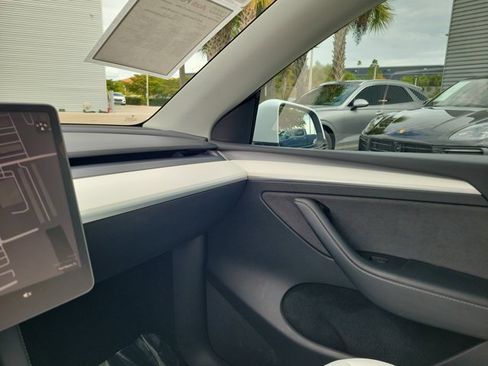 Used 2023 Tesla Model Y Long Range image 27