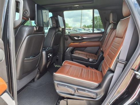 Used 2024 GMC Yukon Denali Ultimate image 17